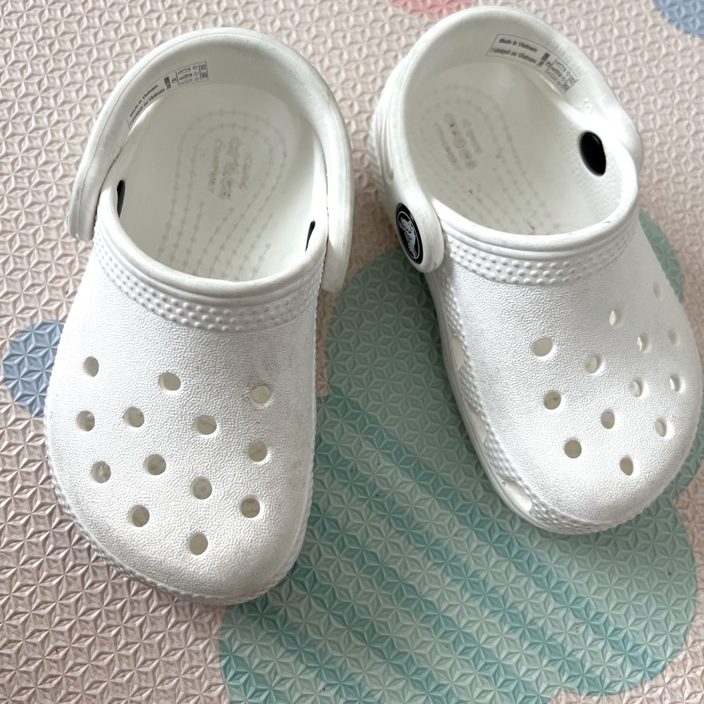 Toddler crocs
